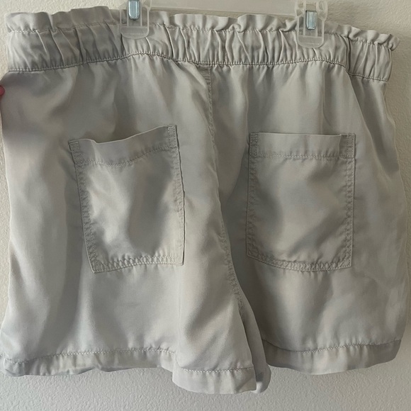 Loft Women’s khaki Pull On Elastic Waist Drawstring Shorts XL - Picture 4 of 6